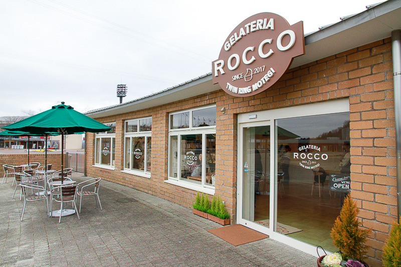 中央エントランス横に新規オープンした「森のジェラテリア ROCCO」