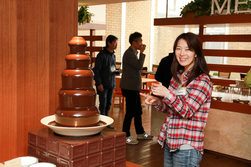 チョコレートフォンデュに子供も大人もテンションアップ