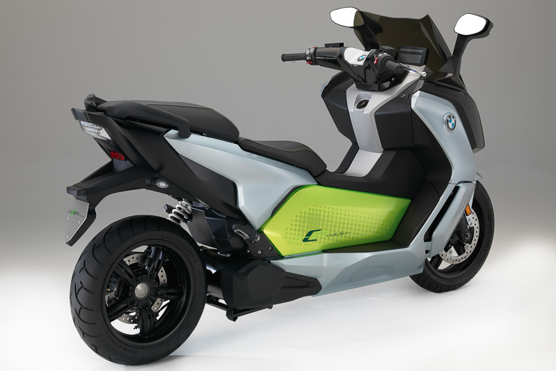 ボディサイズは2190×947×1255mm（全長×全幅×全高）で空車時のシート高じゃ765mm（コンフォートシートは785mm）