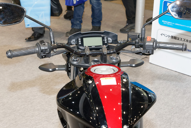 ASEAN地域向けの150ccスポーツモデルGIXXER（ジクサー）。センタースタンド装備など、日常利用にも配慮している