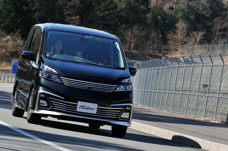 ベース車のフルモデルチェンジに合わせて2016年8月にデビューした「セレナ ライダー」