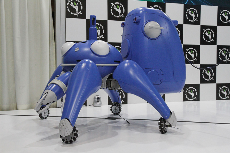1/2スケールのタチコマは「経済産業省ロボット実証実験」と「karakuri productsの1/2研究開発モデル」の2つのプロジェクトからスタートした。1/8タチコマや1/2スケール タチコマの研究開発といった活動が評価され、攻殻機動隊 REALIZE PROJECTは「第1回クールジャパン・マッチングアワード」で審査員特別賞を受賞している