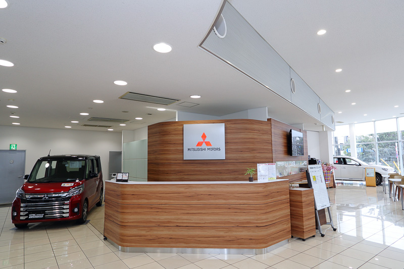 今回のプチキャンプ旅の出発点「三菱自動車 世田谷店」。電動DRIVE STATIONコンセプト導入店舗の第1号店