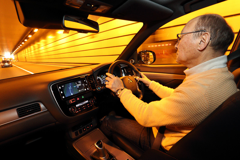 安全、快適、静かな上に、走りも進化したアウトランダーPHEV Sエディション