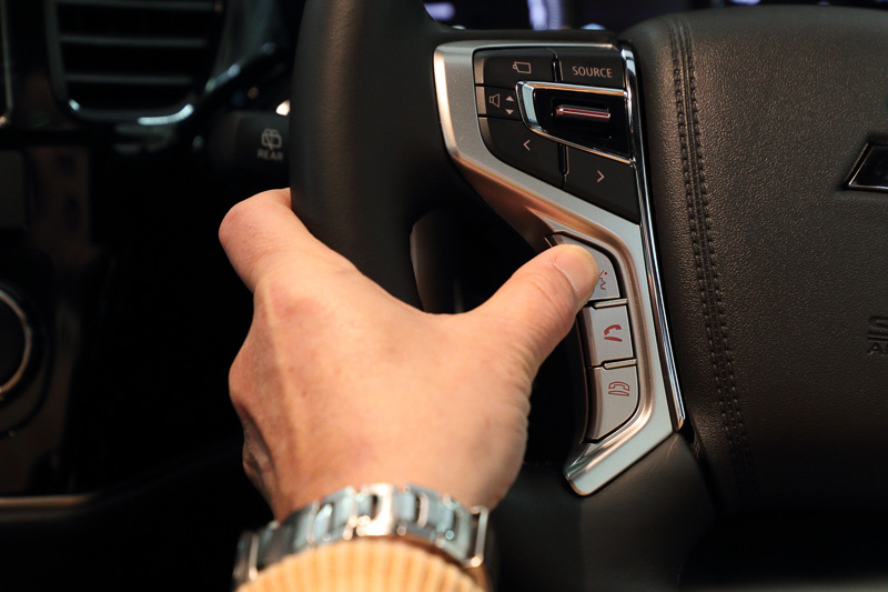 CarPlayの場合、発話ボタンを押して発話をする必要がある。Android Autoであれば、この部分は不要。プラットフォームによって差がある部分だが、解消されるとのこと