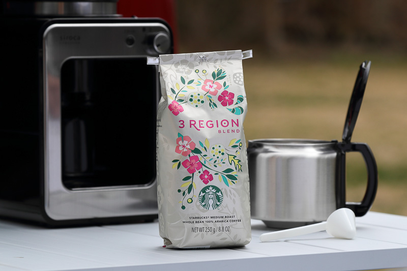 食後のコーヒーは、siroca「全自動コーヒーメーカー STC-501」で。豆は、スターバックスの「スリー リージョン ブレンド」で