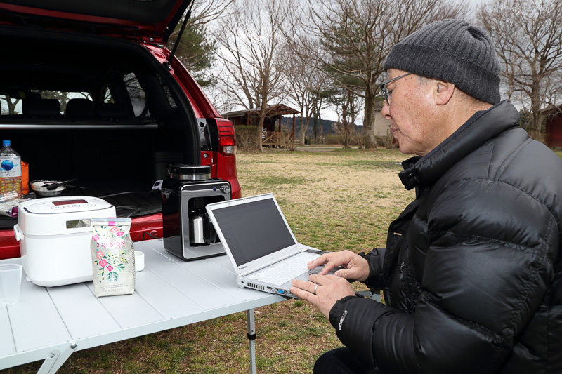 待ち時間はPCを使って作業でも。いつでも使えるAC電源があるのは安心