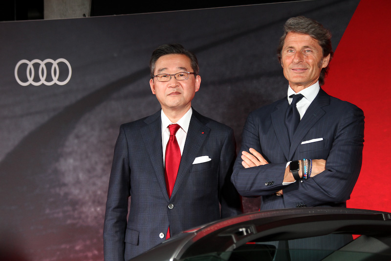 発表会に出席したアウディ ジャパン株式会社 代表取締役社長の斎藤徹氏（左）とAudi Sport GmbH マネージングディレクターであるステファン・ヴィンケルマン氏（右）