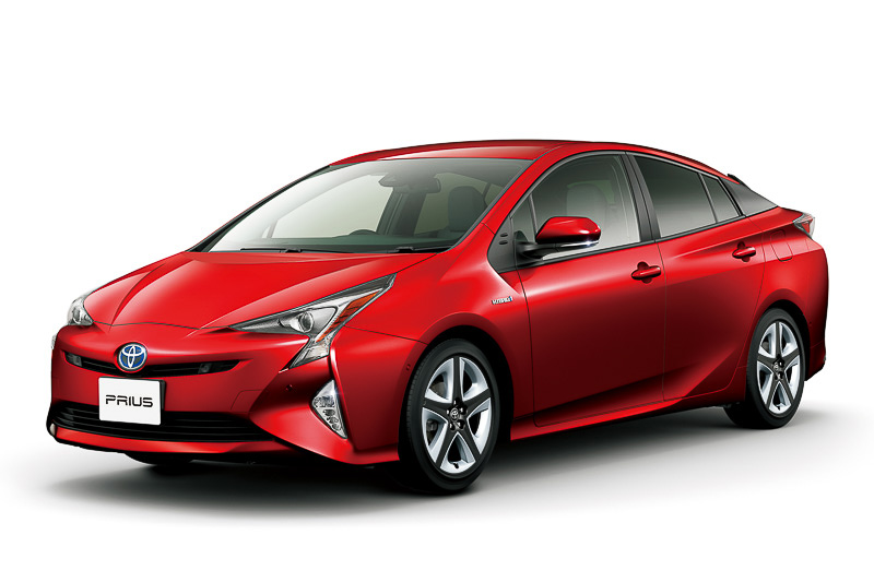 2016年末時点で販売されている乗用車の「燃費ベスト10」で、JC08モード燃費40.8km/Lのトヨタ自動車「プリウス」がトップに