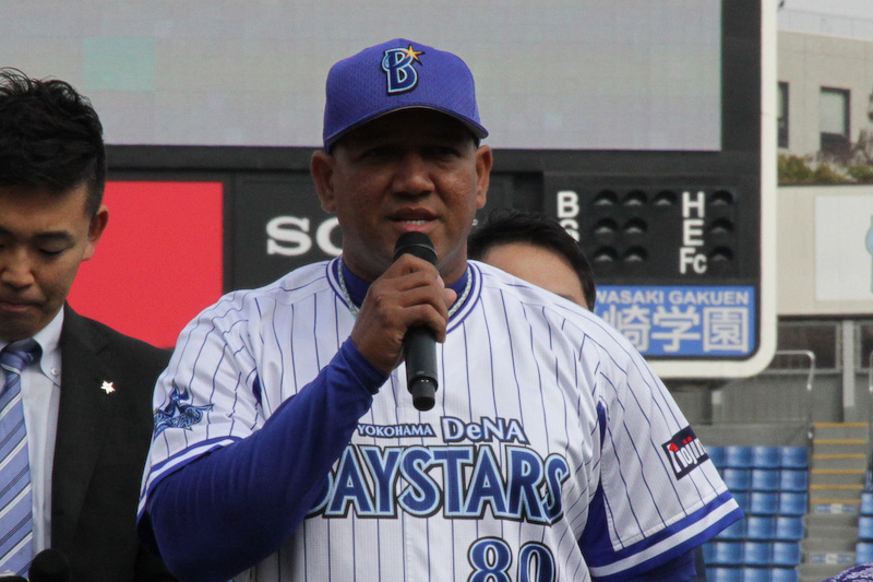 上段左から横浜DeNAベイスターズのアレックス・ラミレス監督、筒香嘉智選手、山﨑康晃投手
