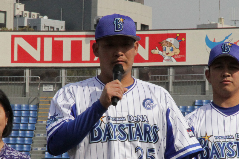 上段左から横浜DeNAベイスターズのアレックス・ラミレス監督、筒香嘉智選手、山﨑康晃投手