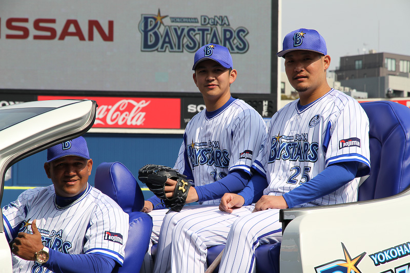 上段左から横浜DeNAベイスターズのアレックス・ラミレス監督、筒香嘉智選手、山﨑康晃投手