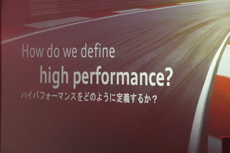 Audi Sportのモデルが属するハイパフォーマンススポーツカーの特徴は、パフォーマンスもデザインも優れていながら日常使いができること