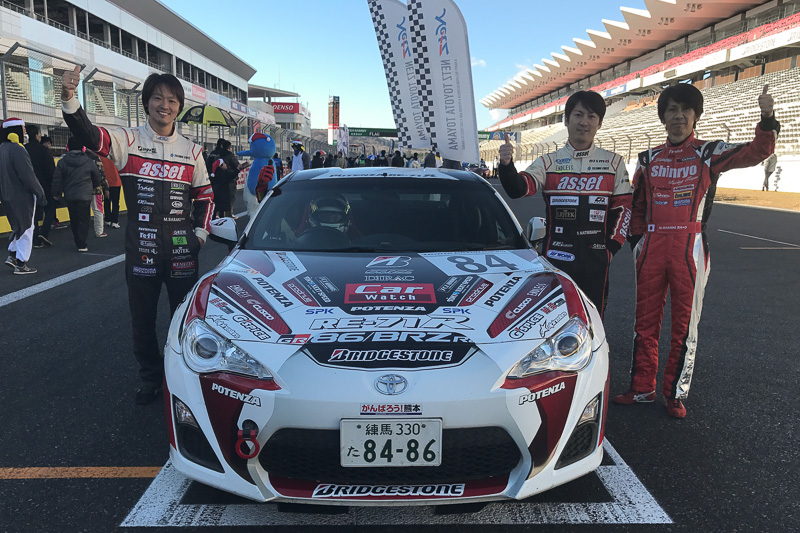 「Vitz＆86＆BRZ Dream Cup」のグリッドに並ぶ“前期型車両”の86。レースでは佐々木雅弘選手、松原怜史選手、大橋正澄選手と4人で走り、2位フィッシュで有終の美を飾った
