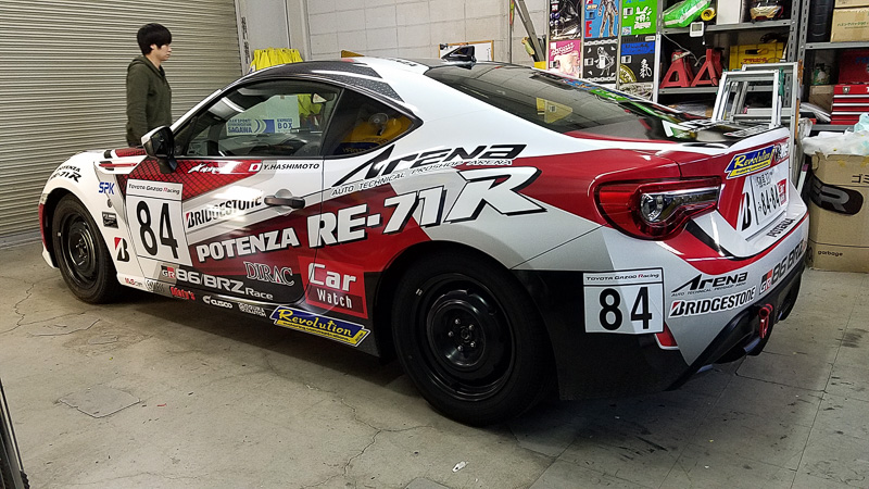 2017年仕様のカーラッピングが完成！（写真提供：アートファクトリー）