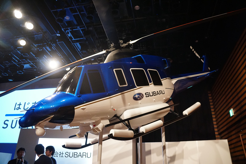 最新型ヘリコプター「412EPI発展型機」の大型模型