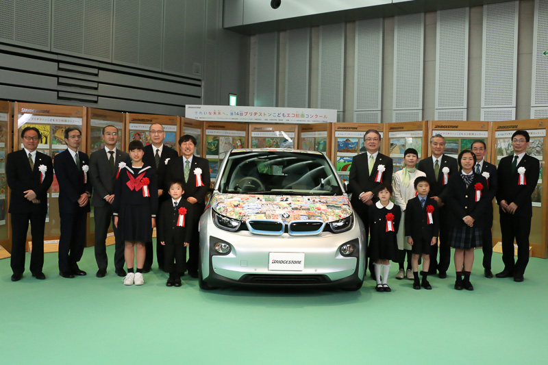 「BMW i3」と受賞者、関係者