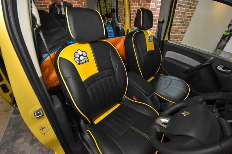 ペットの毛や汚れが付きにくく、簡単に落とせる専用CABANA製シートカバー