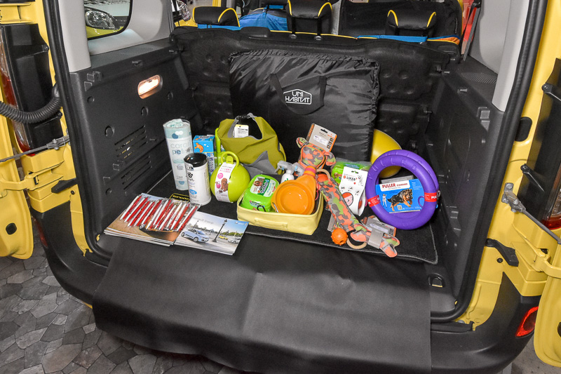 5万円相当のペット関連用品がセットになったオリジナルお手入れキット