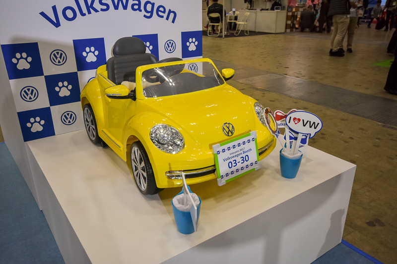 愛犬をビートルに乗車させて撮影できるフォトブース