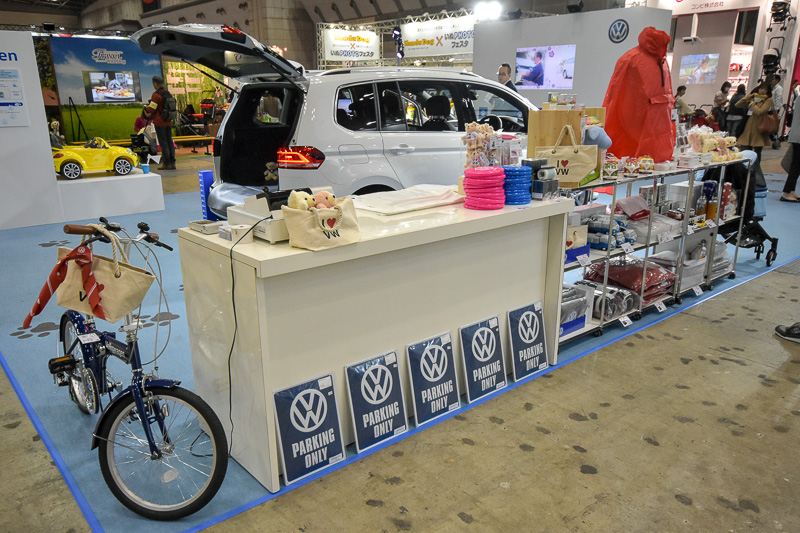 純正ペット用品やオリジナルグッズを販売するコーナー