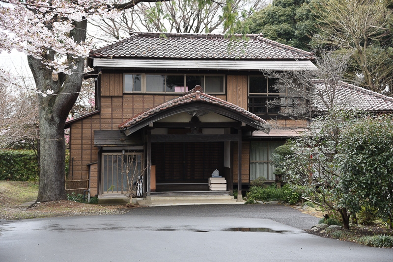 森山荘を正面から