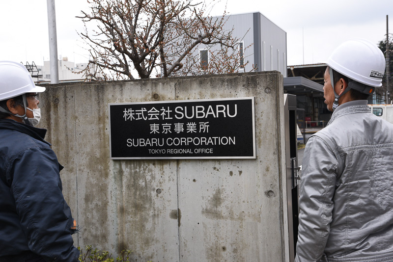 少し離れて水平確認