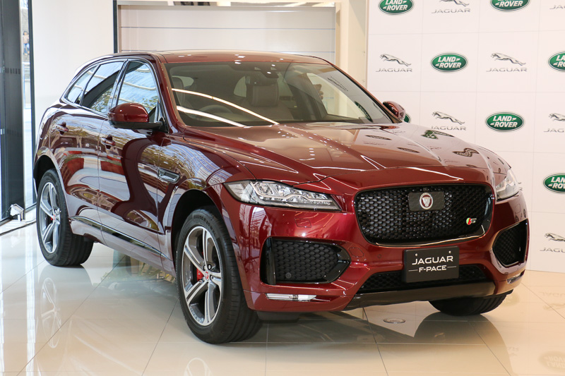 提供されるF-PACE Sの車両価格は981万円