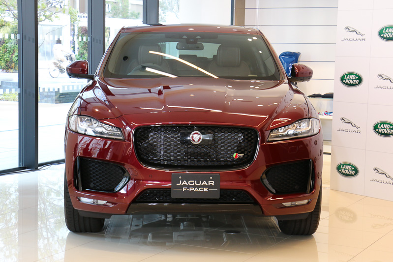 提供されるF-PACE Sの車両価格は981万円