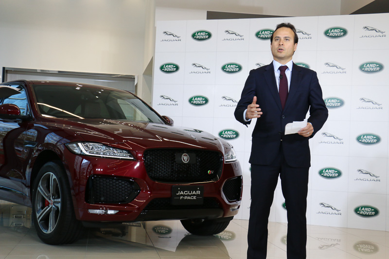 2017年に新型モデルの「レンジローバー ヴェラール」がやってくると明かしたハンソン氏