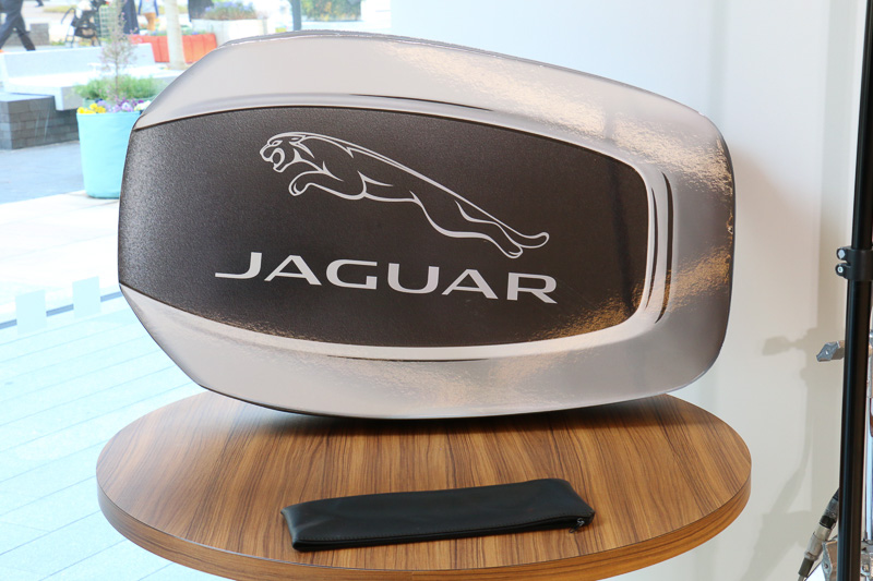 セレモニーで使用されたジャガーとランドローバーのビッグキー