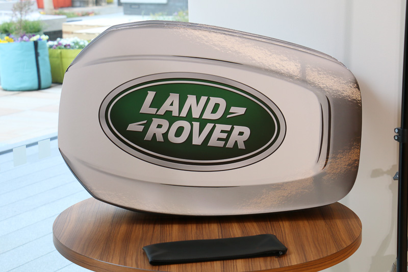 セレモニーで使用されたジャガーとランドローバーのビッグキー