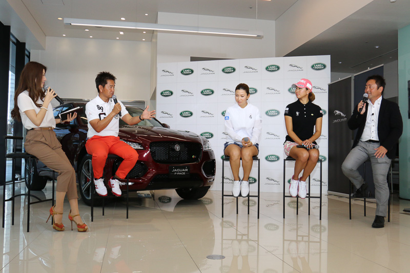 場面転換を行ない、プロキャディの杉澤伸章氏も参加して行なわれたトークセッションの様子