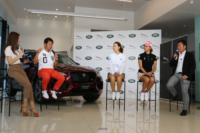 愛用しているレンジローバーの乗り心地を船に例え、高速道路では波の立っていない水面を行くときのようにスムーズだと表現した藤田選手