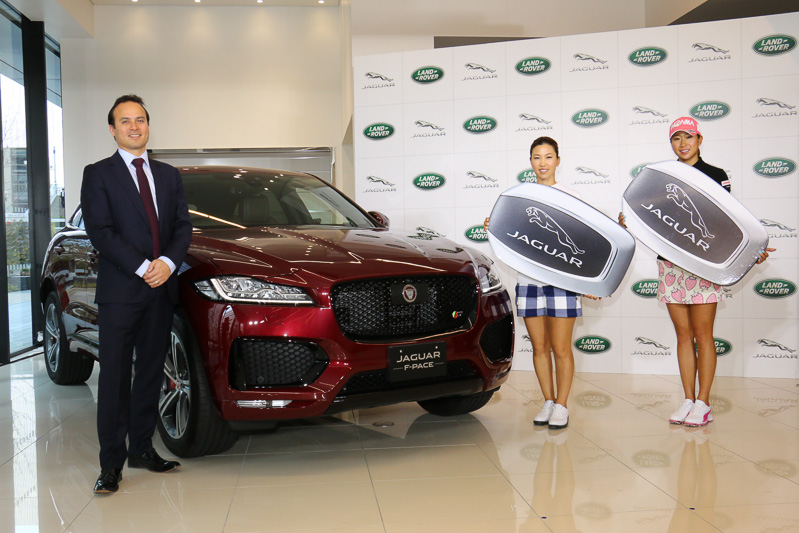 ハンソン氏と3人のブランドアンバサダーのフォトセッション