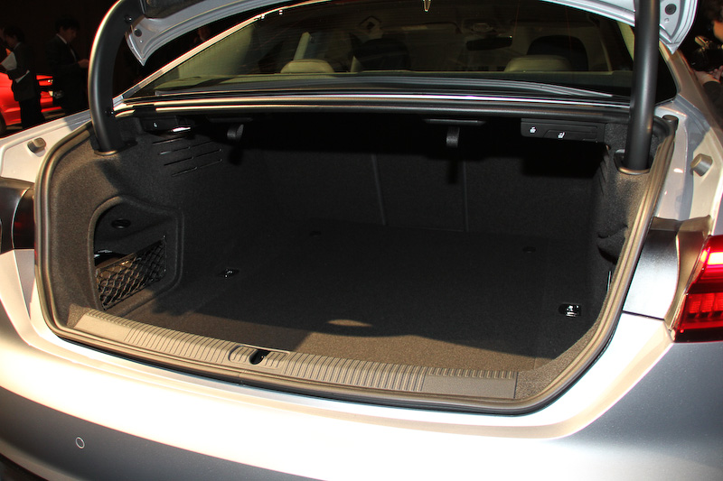 こちらもクワトロモデルなので高性能版の2.0リッターTFSIエンジンを搭載する