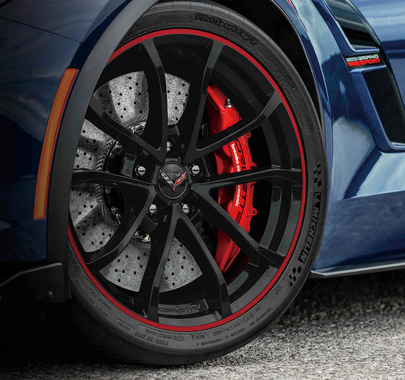 タイヤサイズはフロントP285/30 ZR19、リアP335/25 ZR20