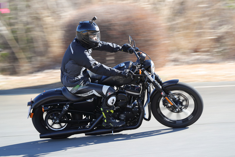 BATTLECRUISE H50を装着したスポーツスター アイアン883