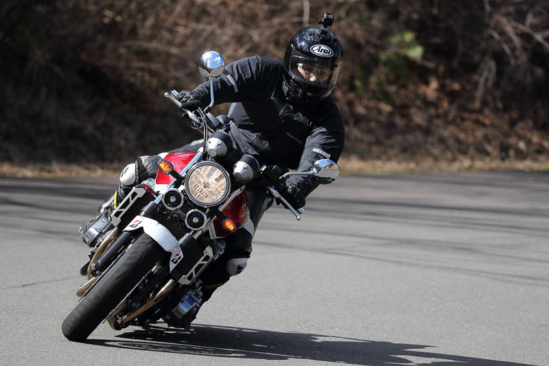 BATTLAX SPORT TOURING T30 EVOを装着したホンダ CB1300 SUPER FOUR