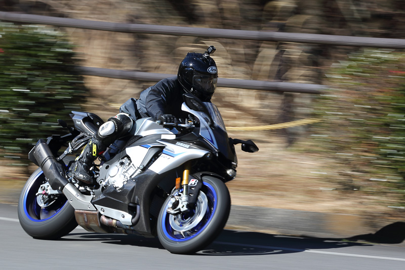 RS10 TYPE Rは、公道では扱いが難しそうだ