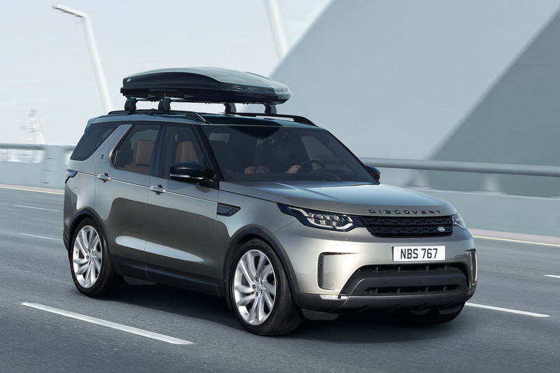 105km/h以上になると車高が自動的に13mm低下。車両が受ける抗力を2％低減させる