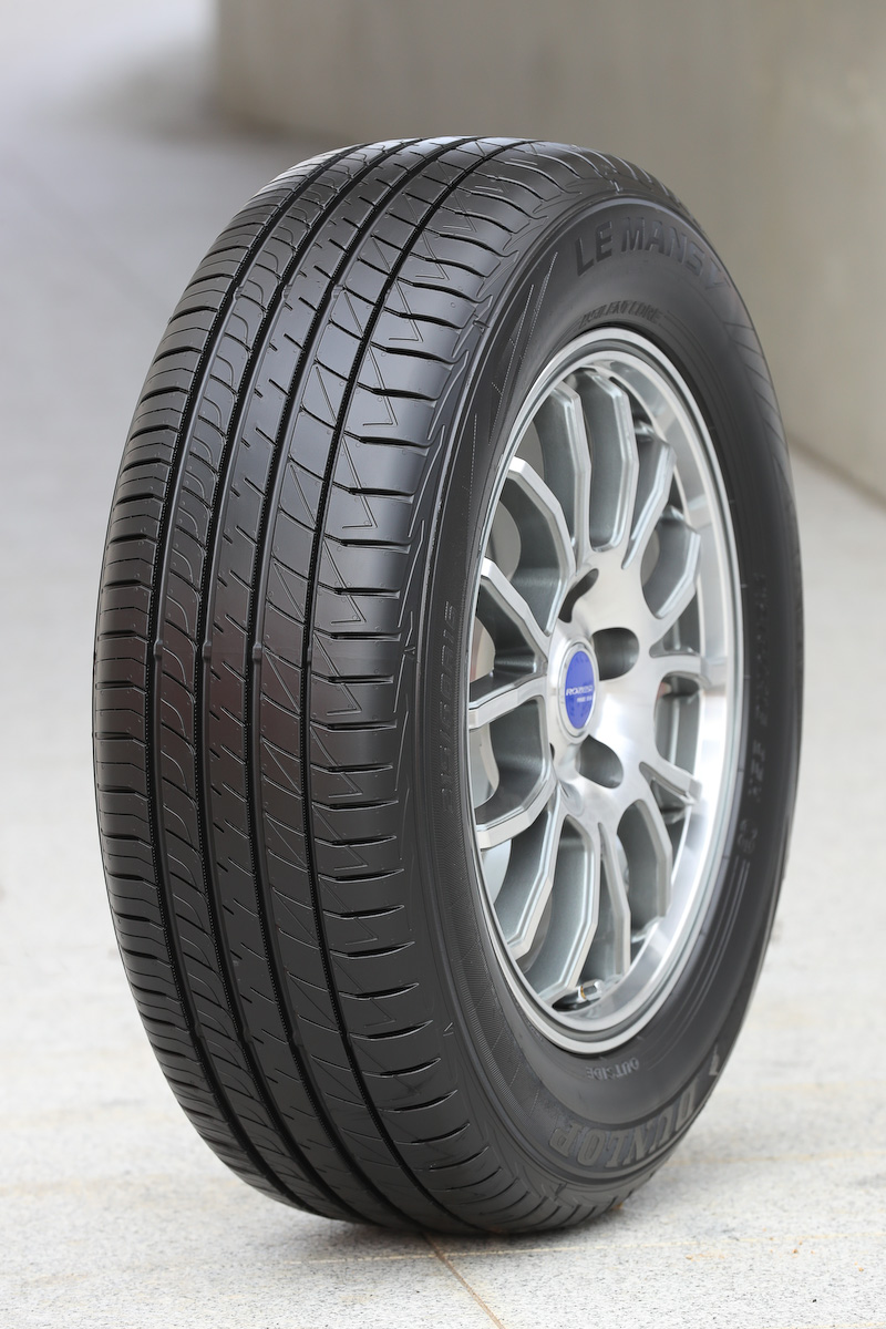 ル・マン Vでは、特殊エーテル系ポリウレタンを材質に用いた2山構造の特殊吸音スポンジ「サイレントコア」をタイヤの内側に搭載。これにより、タイヤ内部の空気振動を吸収し、空気の共鳴による車内のノイズを低減させるとともに、ロードノイズの低減にも寄与。これまでは困難とされていた周波数250Hz付近のノイズを低減