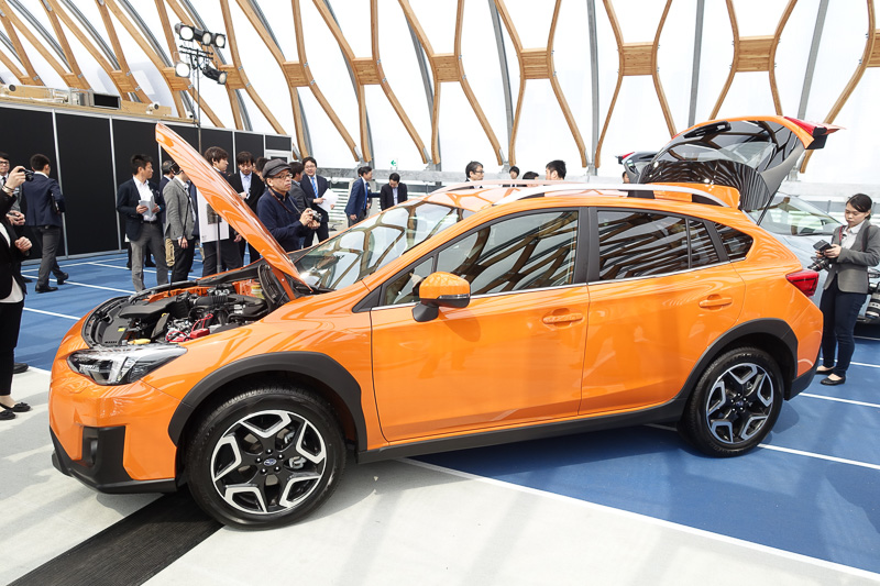 会場に展示された新型「XV」