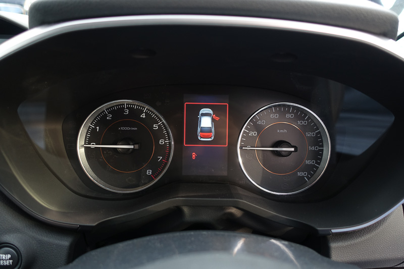 会場に展示された新型「XV」