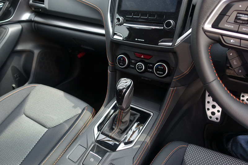 会場に展示された新型「XV」