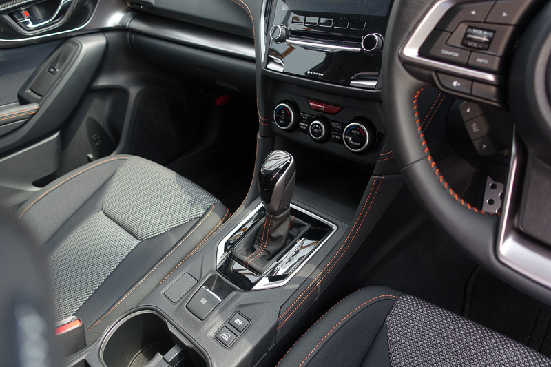 会場に展示された新型「XV」