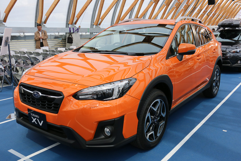 2.0i-S EyeSight（サンシャイン・オレンジ）