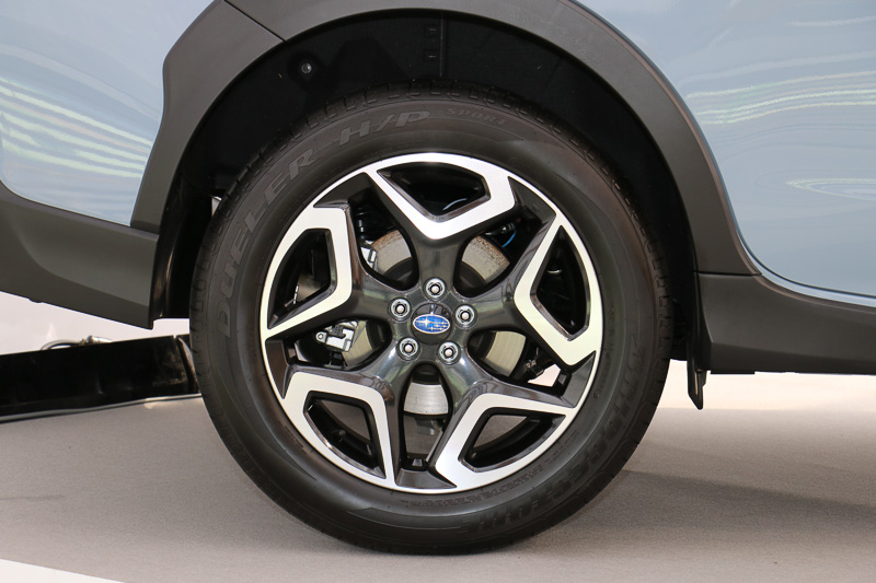 2.0i-S EyeSightに装着される225/55 R18タイヤ