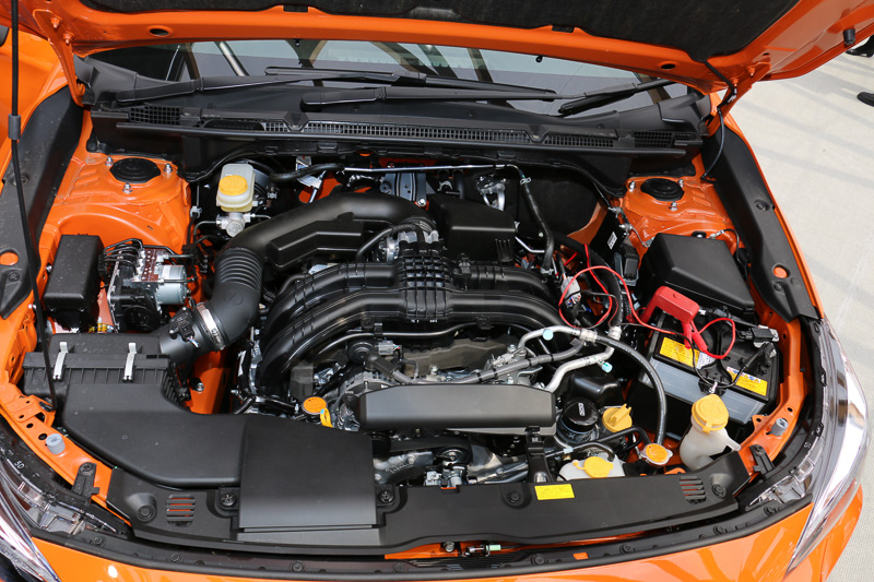 水平対向4気筒DOHC 2.0リッター直噴「FB20」エンジン。最大出力113kW（154PS）/6000rpm、最大トルク196Nm（20.0kgm）/4000rpmを発生。JC08モード燃費は16.0km/L～16.4km/L