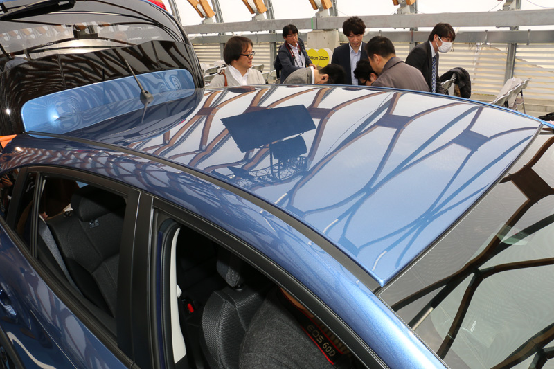 シルバー塗装のルーフレールは全車でオプション設定。装着によって車高が45mmアップして1595mmとなる